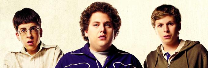 Seth in Evern (Jonah Hill in Michael Cera) si želita še pred začetkom študija izgubiti nedolžnost. Ker sta prepričana, da jima to ne bo uspelo brez alkohola, se s prijateljem (Christopher Mintz-Plasse) in njegovo ponarejeno osebno izkaznico odpravita na zabaven lov za izmuzljivo pijačo. • V ponedeljek, 18. 6., ob 17.05 na TV 1000.* | Foto: 