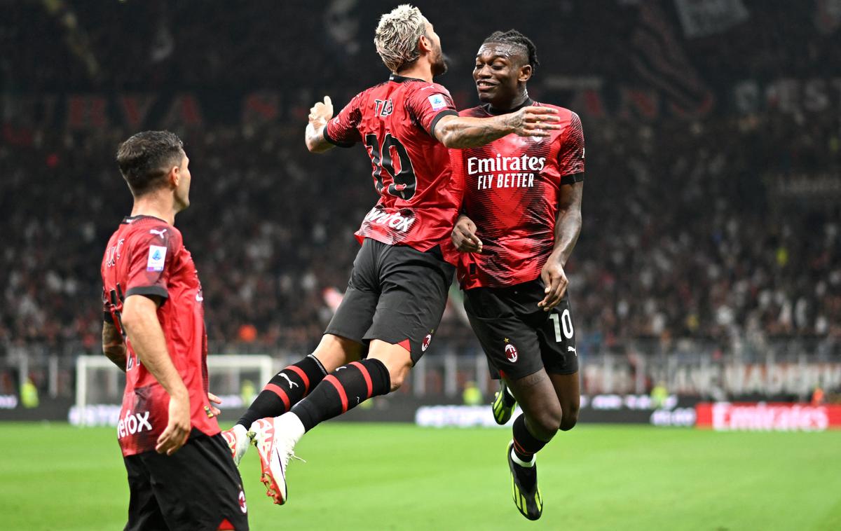 AC Milan Theo Hernandez Rafael Leao | Theo Hernandez in Rafael Leao sta se ob koncu prvega polčasa veselila vodstva s 3:1. | Foto Reuters