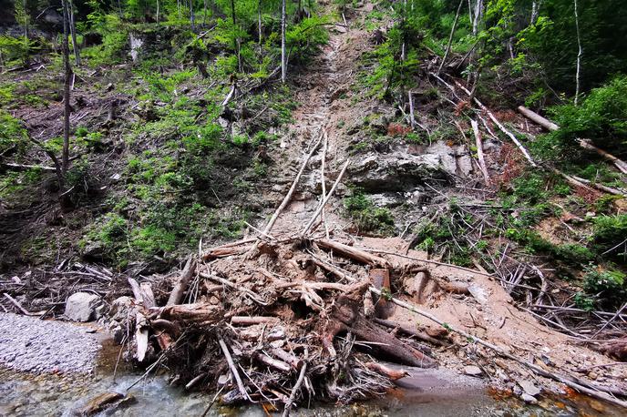 zemeljski plaz | Danes je zaradi neurij povečana verjetnost pojavljanja zemeljskih plazov. | Foto STA