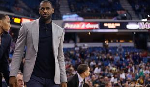 LeBron James se bo pogajal z NBA o pogodbi igralcev