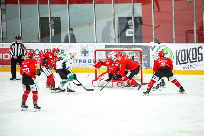 Jeseničani bodo četrtfinale proti Celju začeli že v ponedeljek, Olimpija pa bo prvo četrtfinalno tekmo z Bledom odigrala 10. januarja. | Foto: Peter Podobnik/Sportida