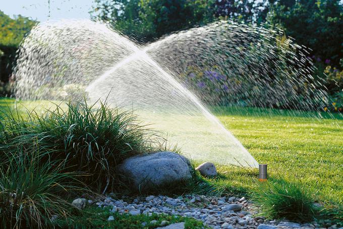 Ugrezni turbinski zalivalnik T 200 je popoln za srednje velike vrtove in ponuja nastavljiv domet ter področje zalivanja. | Foto: Gardena