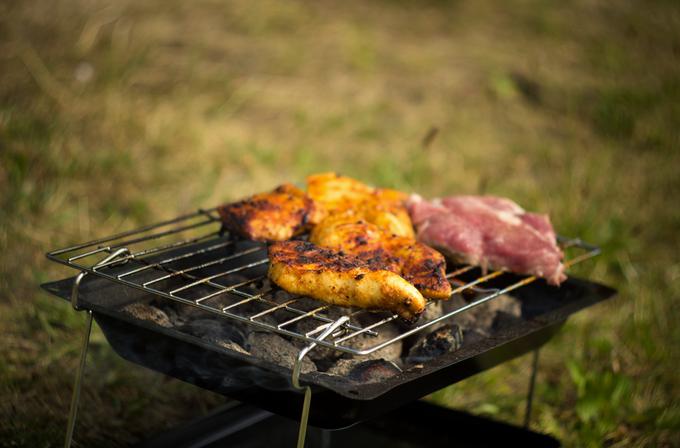 žar peka piknik meso burger | Foto: 