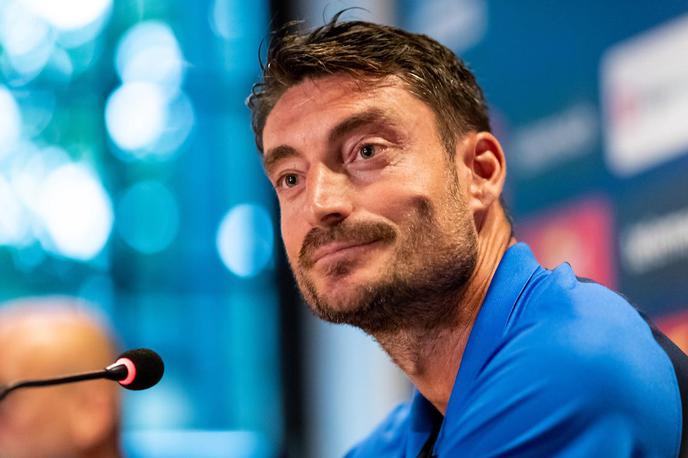 trenerji prve lige Albert Riera | Riera je v petek obljubil, da bo v ponedeljek pripravljen na 200 vprašanj. | Foto Matic Klanšek Velej/Sportida