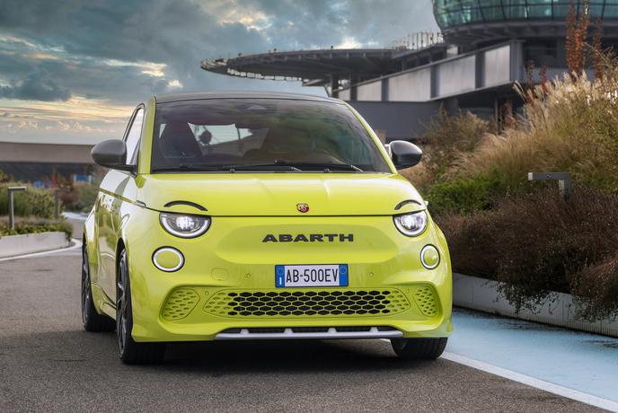 Imajo zvezane roke: Abarth brez novih bencinskih športnikov