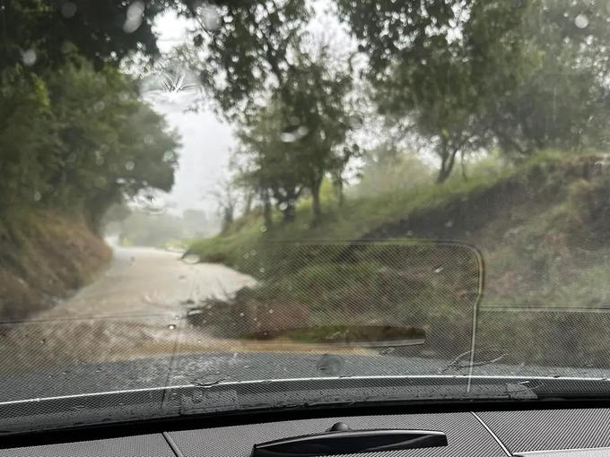 V občini Koper so se že sprožili prvi zemeljski plazovi. | Foto: David Florjančič