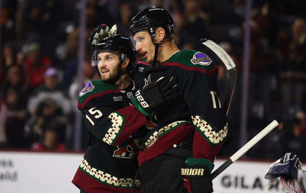 Arizona Coyotes | Veselje hokejistov Arizone, Nicka Bjugstada in Alexandra Kerfoota. | Foto Reuters