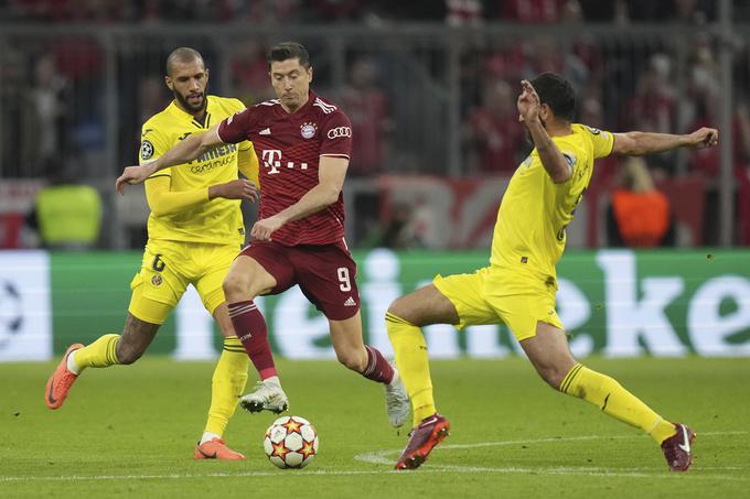 Lewandowski je bil v prvem polčasu vse bolj nervozen, v sedmi minuti drugega je le zabil.  | Foto: AP / Guliverimage