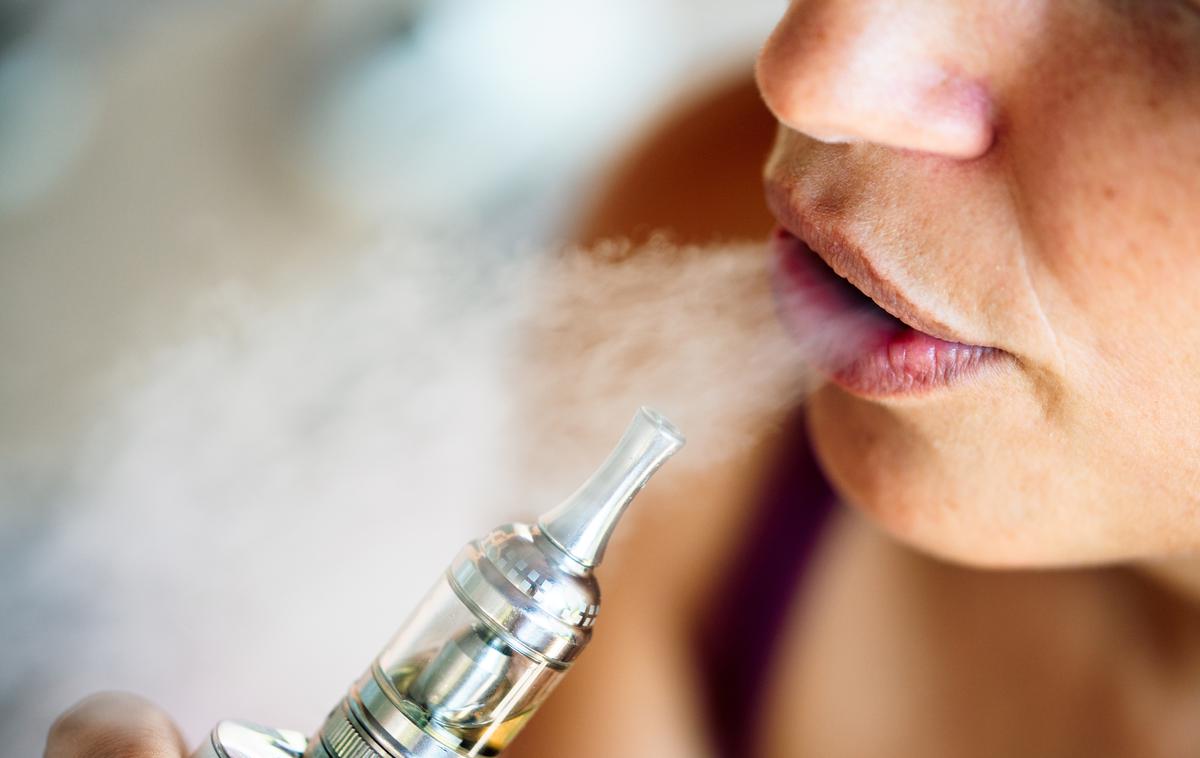 vape elektronske cigarete | V Sloveniji vsak dan zaradi bolezni, povezanih s kajenjem, umre deset ljudi, kar pomeni 3.600 na leto. | Foto Getty Images