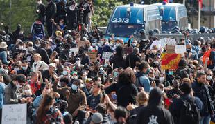 Kljub prepovedim v Parizu protestirajo #video