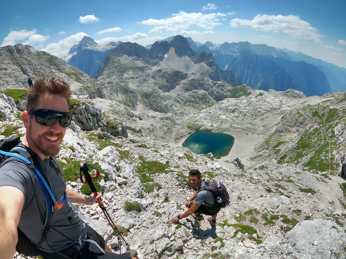 Zgornje Kriško jezero je najvišje ležeče jezero v Sloveniji. Nahaja se na nadmorski višini 2.158 metrov in leži pod Križem in Kriškim robom na Kriških podih in je večino leta prekrito s snegom in ledom. Jezero ima sto metrov premera in je okrogle oblike. | Foto: Jaka Lopatič