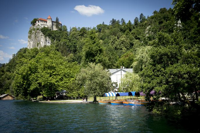 Hotel Park Bled | Svet je županu in občinski upravi naložil, da skupaj z direkcijo za infrastrukturo pristopijo k usklajevanju omilitvenih ukrepov na veljavni trasi z namenom zagotovitve čim manjših vplivov na bivalno okolje.  | Foto Ana Kovač