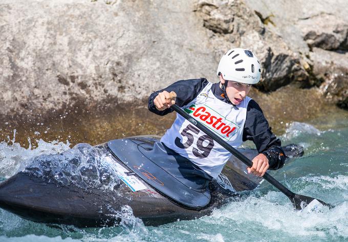 Nejc Gradišek je nastopil tudi na tekmi kanuističnih dvojcev in končal tik pod stopničkami. | Foto: Urban Meglič/Sportida