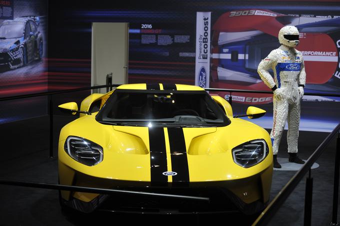 Ford in LEGOGroup sta združila moči in zbirki modelov legendarnih zmogljivih cestnih vozil in dirkalnikov LEGO Speed Champions dodala modela 2016 Ford GT in 1966 Ford GT40. | Foto: Jure Gregorčič