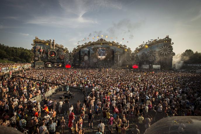 Festival Tomorrowland | Na festivalu Tomorrowland, ki poteka v bližini Antwerpna in velja za enega od največjih festivalov elektronske glasbe na svetu, so letos kozarce za večkratno uporabo uporabljali le v določenih zaprtih prostorih, kot je VIP prostor. | Foto Guliverimage