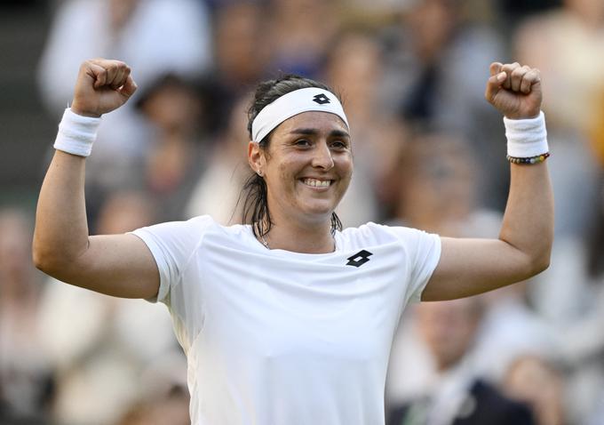 Tunizijka Ons Jabeur se je drugič v karieri uvrstila med najboljših osem v Wimbledonu. | Foto: Reuters