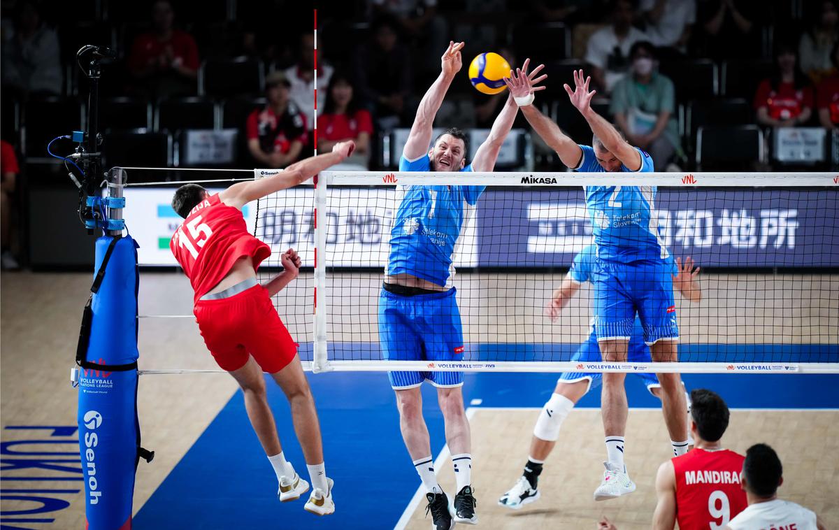 slovenska odbojkarska reprezentanca : Turčija | Slovenski odbojkarji so brez oddanega niza premagali trdožive Turke in ostali neporaženi. Tonček Štern je k zmagi prispeval 22 točk. | Foto VolleyballWorld