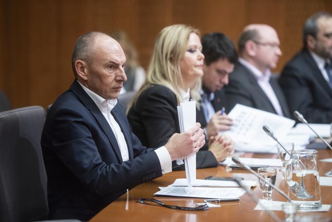 "Zdravje je vrednota vseh, zdravstvo pa mora biti prioriteta vseh," je poudaril kandidat za ministra za zdravje Aleš Šabeder in dodal, da zdravstvo ne sme biti ne levo ne desno. | Foto: STA ,