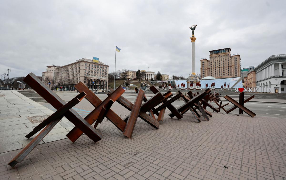 Kijev | Začasno prekinitev dela vseh svojih novinarjev v Rusiji napovedal britanski BBC, za enak korak pa so se odločili tudi pri kanadski javni radioteleviziji CBC. | Foto Reuters