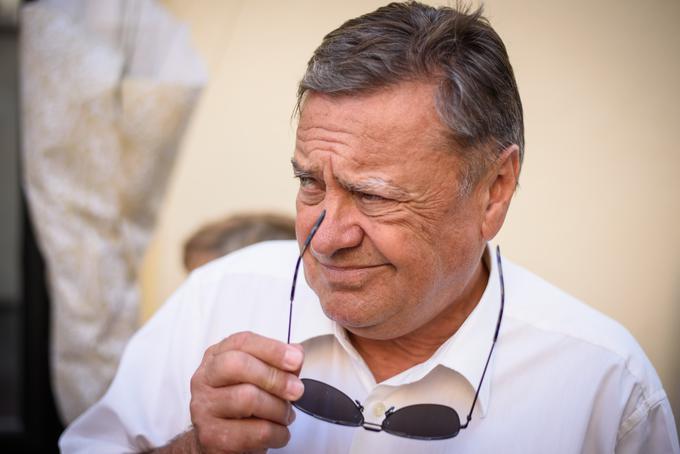 Župan Ljubljane Zoran Janković volitve pričakuje z veseljem in napoveduje, da kampanja ne bo dolgočasna. "Ni ga v Ljubljani, ki bi Ljubljano poznal tako kot jaz," je dejal. | Foto: STA ,