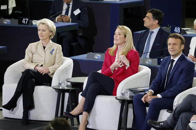 Ursula von der Leyen, Roberta Metsola in Emmanuel Macron | Predsednica Evropske komisije Ursula von der Leyen, predsednica Evropskega parlamenta Roberta Metsola in francoski predsednik Emmanuel Macron na konferenci o prihodnosti Evrope v Strasbourgu. | Foto Reuters