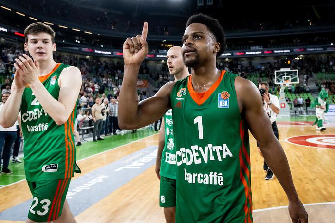 Cedevita Olimpija : Crvena zvezda liga ABA | Košarkarji Cedevite Olimpije so v ponedeljek prestali tudi psihološki izziv ob koncu rednega dela tekme s Crveno zvezdo, ki so jo na koncu premagali z 88:80. | Foto Vid Ponikvar