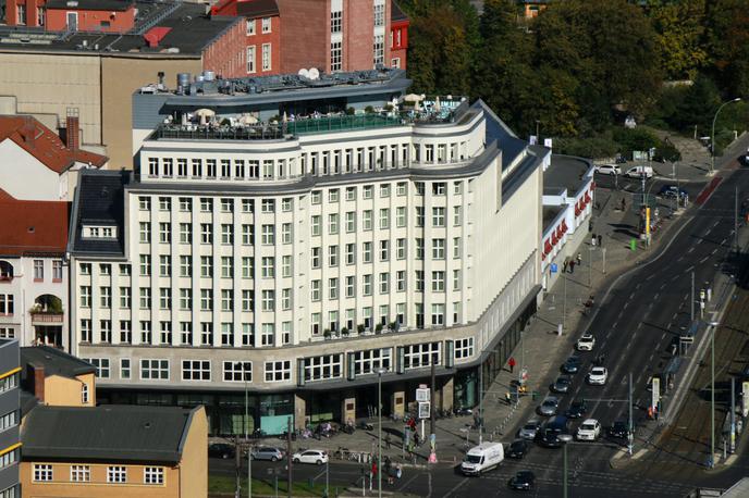 Soho House Berlin | Zasebni klub Soho House v Berlinu, kjer so se pretekli konec tedna v nabito polni restavraciji v sedmem nadstropju zabavali modni in drugi zvezdniki. | Foto Guliverimage/AP