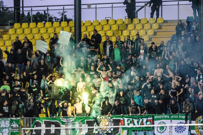 Olimpija Celje Navijači | Olimpija je pred dobrim letom gostovala na celjskem stadionu, v finalu pokalnega tekmovanja premagala Maribor in osvojila lovoriko. Bo v sredo postala še državni prvak? | Foto Matic Ritonja/Sportida