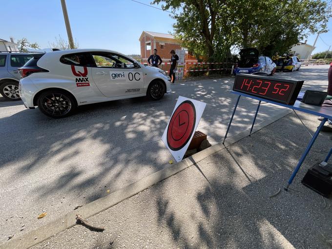 Ura je gospodar avtomobilskih dirk. V reliju diktira vse čase za vstope v časovne kontrole, štarte hitrostnih preizkušenj in na njih pri tekmovalcih odloča o vrstnem redu.  | Foto: Gregor Pavšič