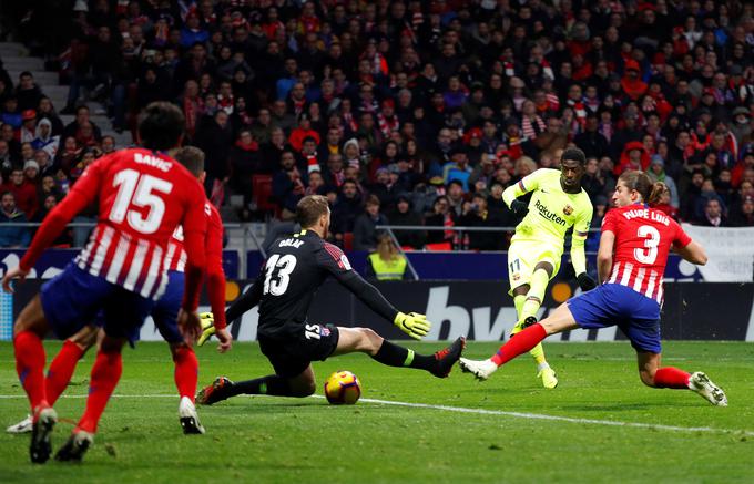 Tako je Ousmane Dembele premagal Jana Oblaka. | Foto: Reuters