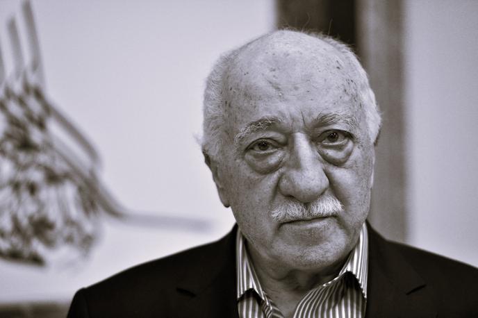 Fetullah Gülen | 83-letni klerik, ki je nekdaj veljal za tesnega zaveznika turškega predsednika Recepa Tayyipa Ergogana, je bil na čelu organizacije Hizmet, ki vodi po vsem svetu razvejano mrežo islamskih šol, podjetij in dobrodelnih organizacij. | Foto Reuters