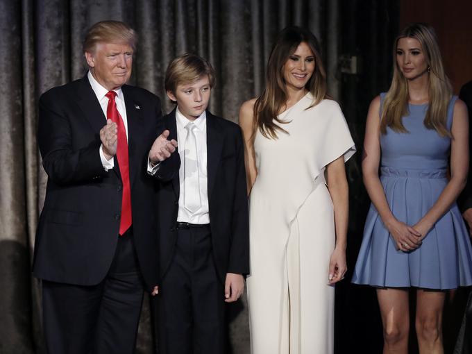 Melania je v belem pajacu proslavila zmago moža Donalda. | Foto: Reuters