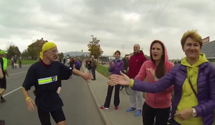 Škofjeločan maratonu dodal svojevrsten pečat, polnoletnega pa počastil s tekom vzvratno #video