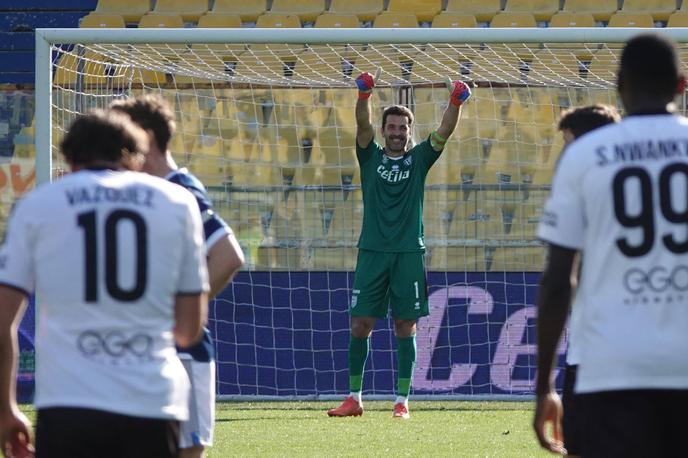 Gianluigi Buffon | Legendarni italijanski vratar Gianluigi Buffon bo za Parmo igral najmanj do 46. leta. | Foto Guliverimage