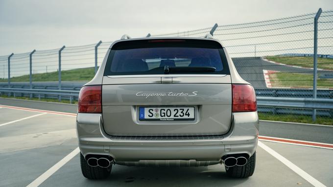 Cayenne je bil leta 2002 prvi športni terenec znamke Porsche. | Foto: Porsche