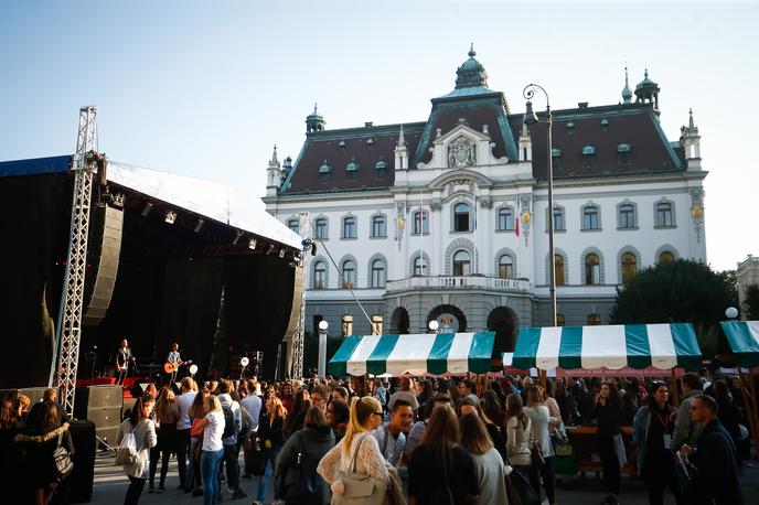 Pozdrav brucem na Kongresnem trgu | Foto STA