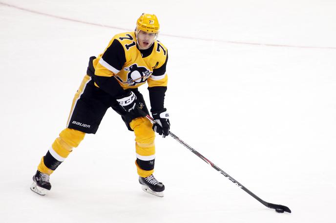 Jevgenij Malkin | Rus Jevgenij Malkin je z dvema podajama na tekmi med Pingvini in aktualnimi prvaki presegel magično mejo 1000 točk v ligi NHL. | Foto Reuters