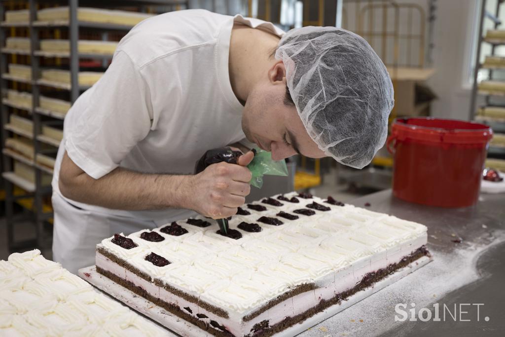 Obisk pekarne Spar. Pustni Krofi, kruh, pekarna, torta, sladica.