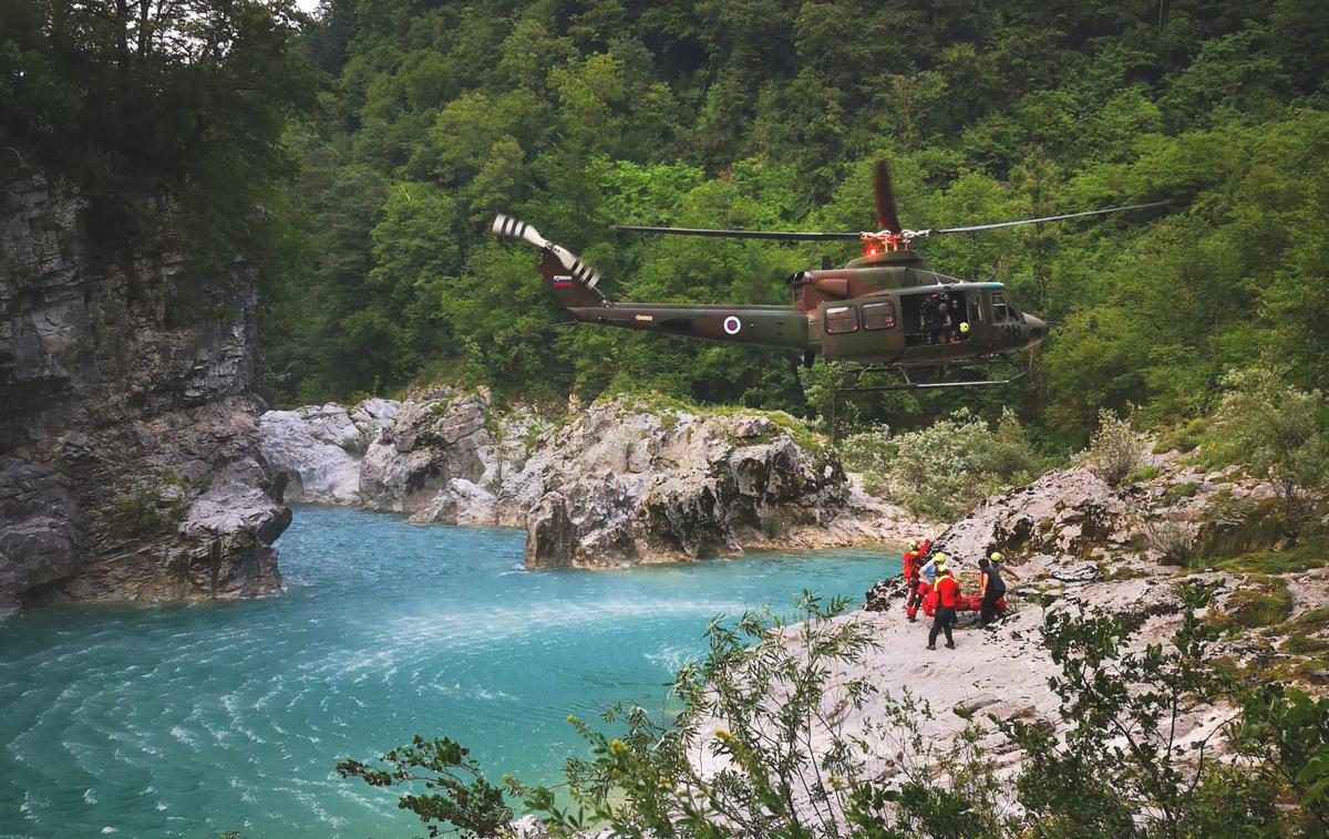 nesreča tolmin | S hitro intervencijo so 44-letno žensko odpeljali v bolnišnico.  | Foto PU Nova Gorica