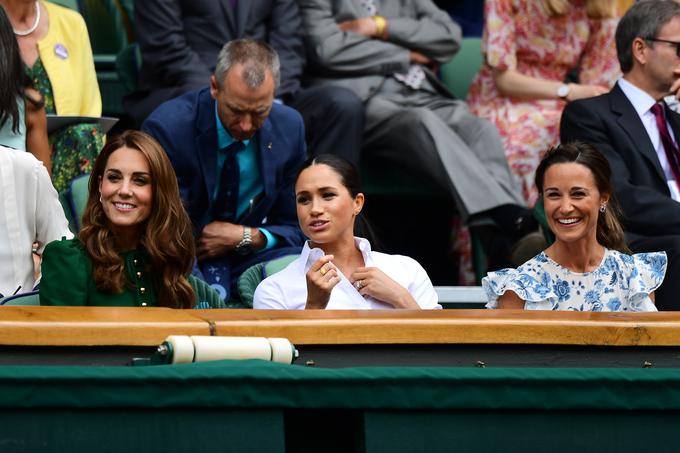 Vojvodinja Kate, vojvodinja Meghan in Pippa Middleton so si skupaj ogledale ženski finale v Wimbledonu. | Foto: Getty Images