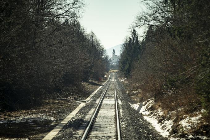 Med Ribnico in Kočevjem je daljši ravni odsek proge. | Foto: Ana Kovač