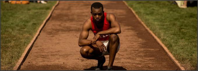 Film prikazuje življenjsko zgodbo Jesseja Owensa, slavnega ameriškega atleta, ki je na olimpijskih igrah v Berlinu leta 1936 osvojil štiri zlate kolajne in pokvaril načrte Hitlerju, ki je želel igre izkoristiti za promocijo nacističnega režima in prikaz "arijske prevlade" nad drugim svetom. • V petek, 31. 5., ob 20.05 na HRT 1.**

 | Foto: 