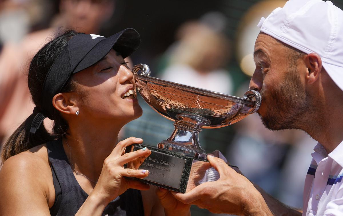 Miyu Kato | Miyu Kato, ki so jo zaradi udarca žogice v pobiralko diskvalifcirali v osmini finala ženskih dvojic,  je z Nemcem Timom Pützom slavila v konkurenci mešanih dvojic . | Foto Guliverimage