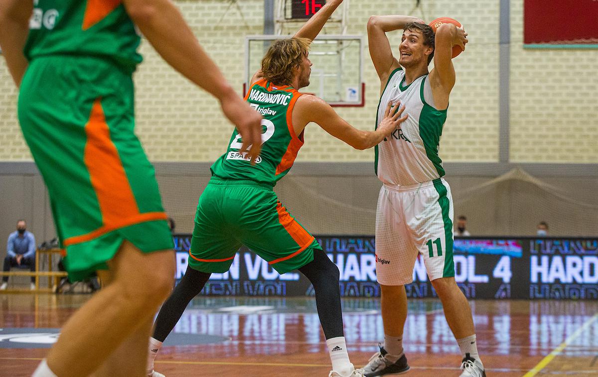 KK Krka : KK Cedevita Olimpija, superpokal | Že v polfinalu smo spremljali obračun Krke in Olimpije, ki si bosta nasproti stali tudi v finalu državnega prvenstva. Tokrat so zmagali Novomeščani. | Foto Urban Meglič/Sportida