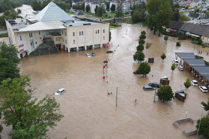 Poplava Medvode | Kljub temu da za prijavo škode velja tridnevni rok po njenem nastanku, zavarovalnica v primeru tovrstnih dogodkov upošteva tudi kasnejše prijave. | Foto Bralec