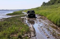 Pri Šentrupertu reševali voznika, ki je zašel zaradi upoštevanja navigacije