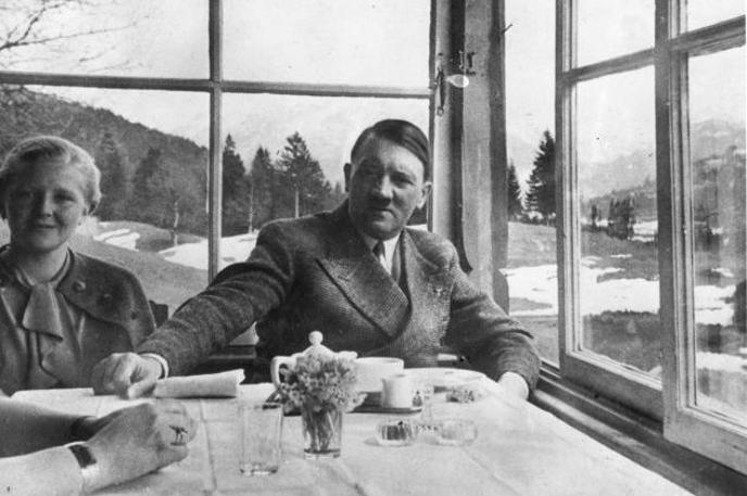 Adolf Hitler | Glede na poročanje nizozemskih medijev se je nekdanji nemški nacistični diktator cepil 1. oktobra letos. | Foto Getty Images