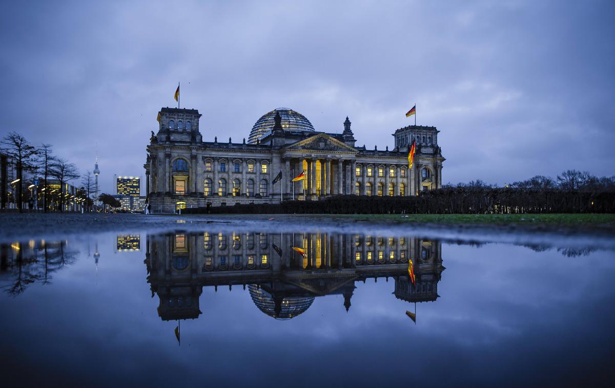 Nemški reichstag | Vojna v Ukrajini je zamajala nemško gospodarstvo, obenem pa je Nemčija s svojo zadržano politiko do Ukrajine razočarala vzhodnoevropske države, ki se bojijo napadalne Rusije.  | Foto Guliverimage