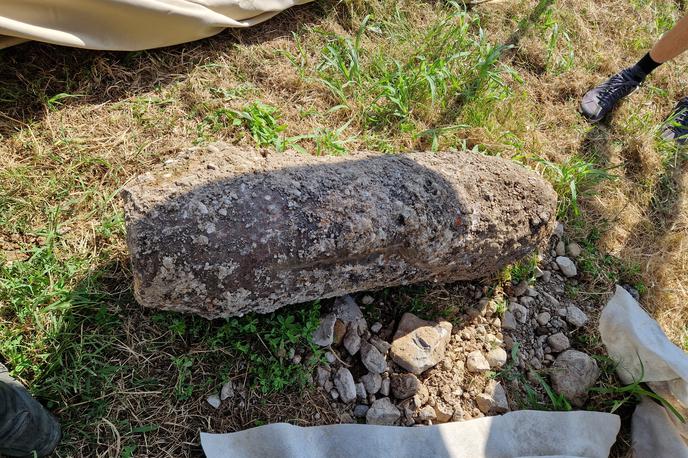 Letalska bomba | Najdena 250-kilogramska bomba je angleške izdelave in izvira iz časa druge svetovne vojne. | Foto Darko Zonjič