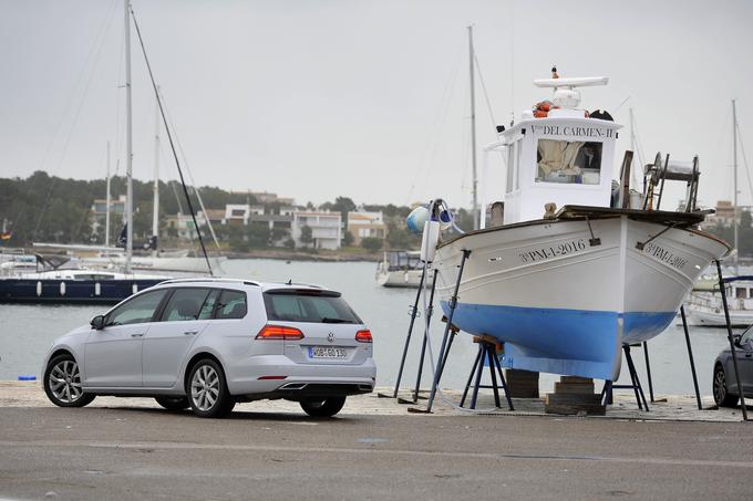 Variant v dolžino meri dobrih 4,5 metra (4567 mm). Med osem ima 2,6 metra (2620 mm). | Foto: Jure Gregorčič